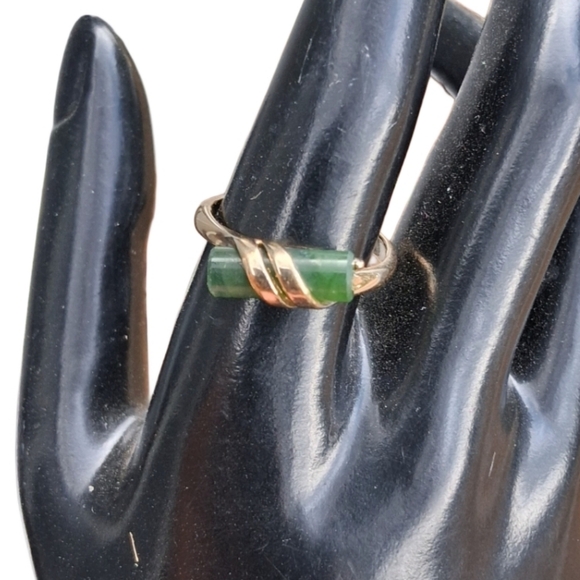 Avon Jewelry - Avon 1978 "Captured Jade" Genuine Jade & Goldtone Ladies Ring